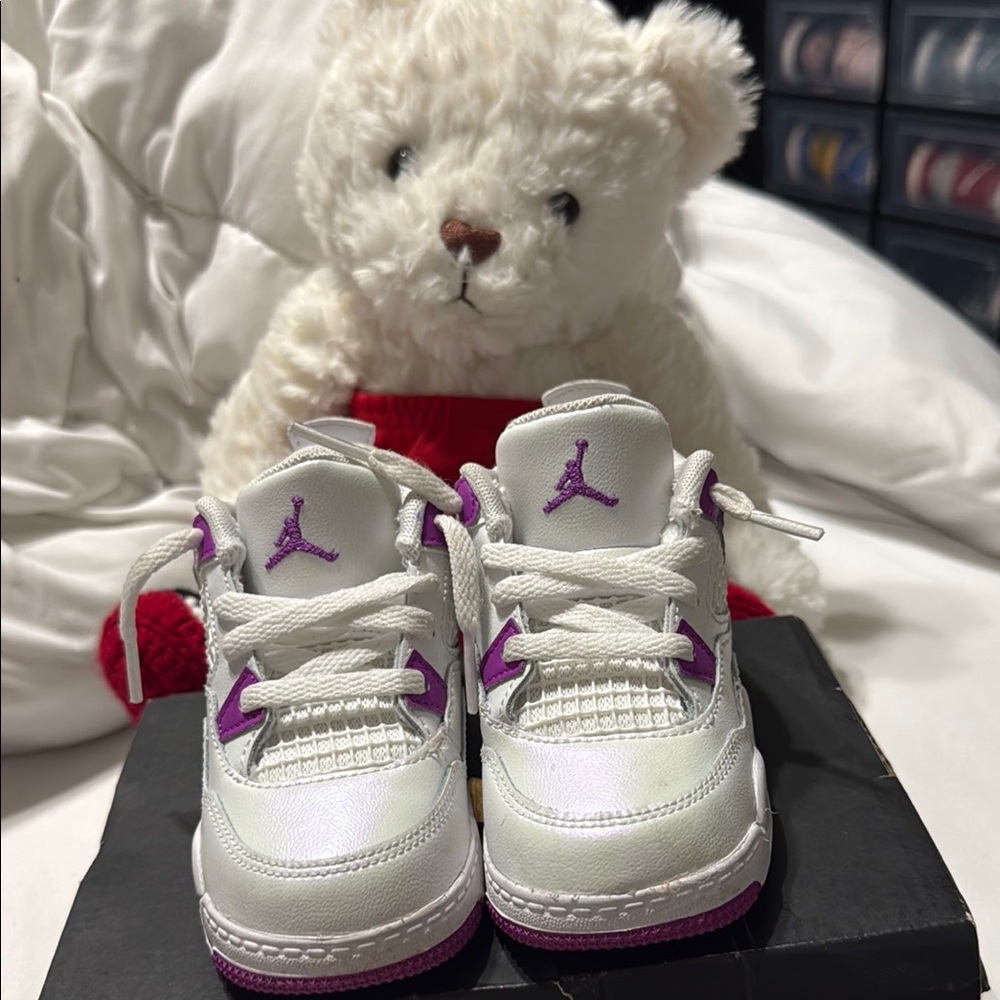 Kids White and Purple Sneakers

Price is firm